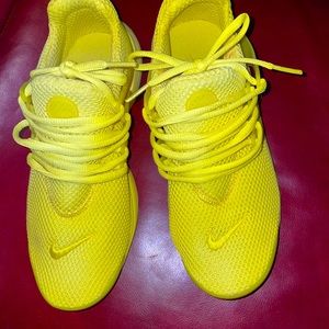 Yellow Nike prestos . Barley worn
